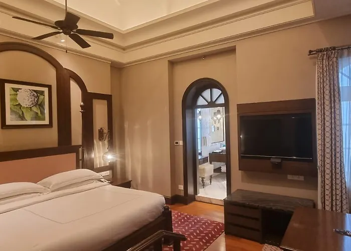 Grand Deluxe Wing King Room