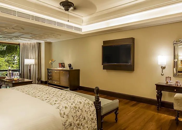 Club King Room