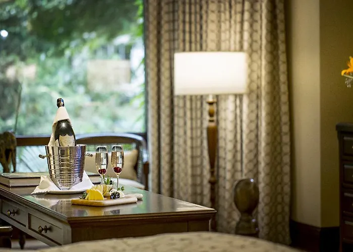 Club King Room