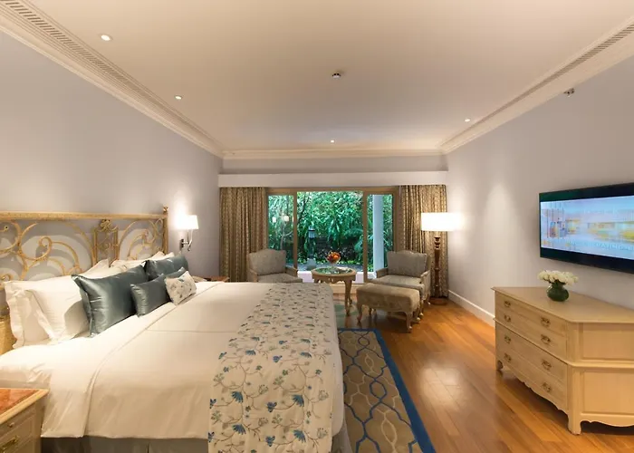 Grand Luxury One-Bedroom King Suite