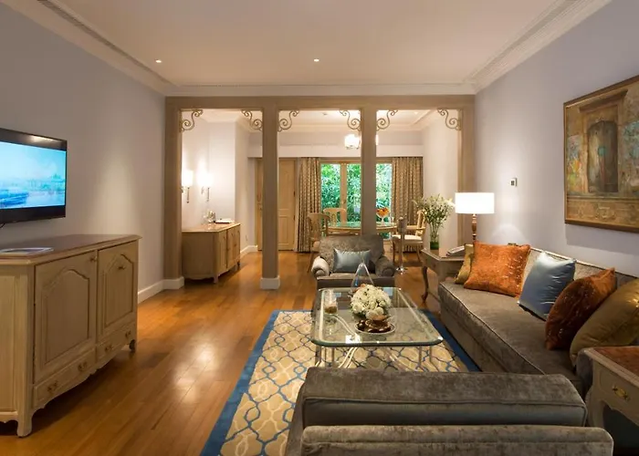 Grand Luxury One-Bedroom King Suite